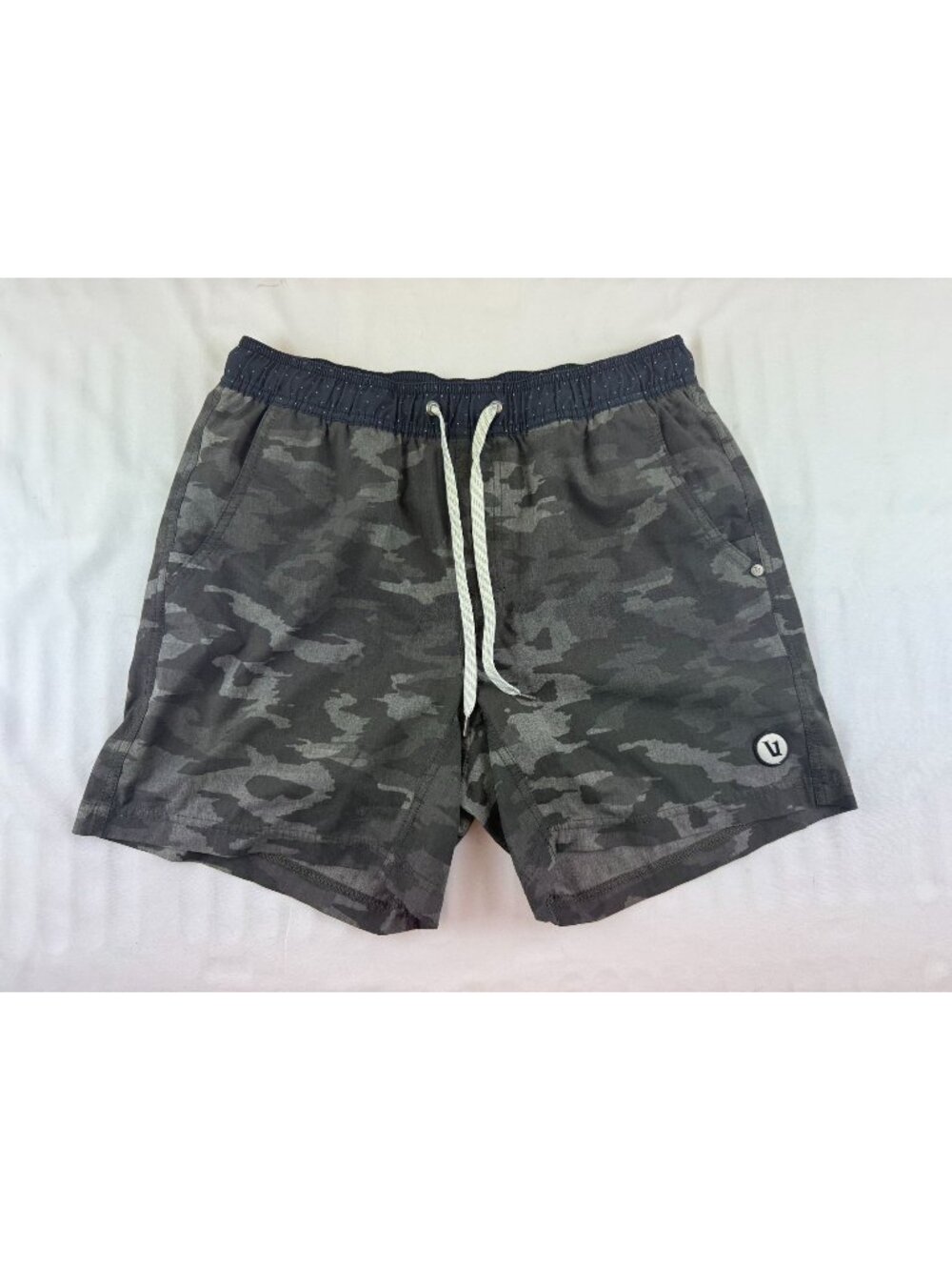 Vuori Kore Shorts Mens M Black Camo Lined Athletic Training Shorts 5" Inseam